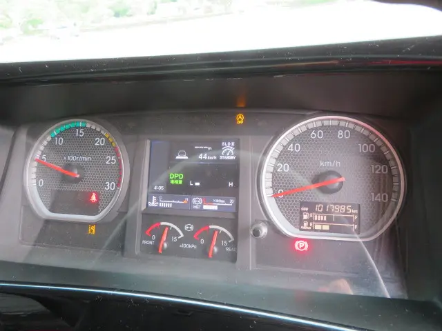 いすゞ ギガ QKG-CYZ77BM(6x4)の写真11