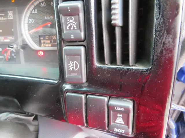 いすゞ ギガ QKG-CYZ77BM(6x4)の写真15