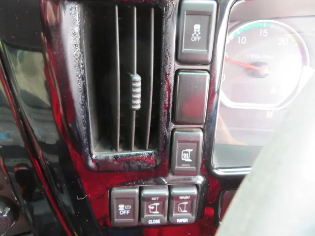 いすゞ ギガ QKG-CYZ77BM(6x4)の写真16