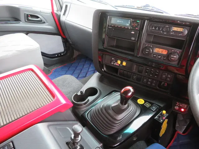 いすゞ ギガ QKG-CYZ77BM(6x4)の写真17