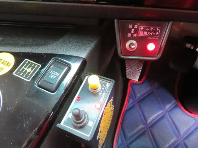 いすゞ ギガ QKG-CYZ77BM(6x4)の写真24