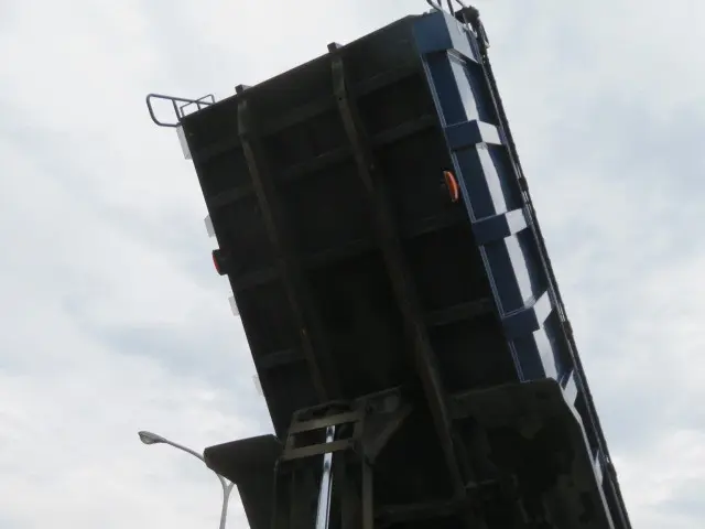 いすゞ ギガ QKG-CYZ77BM(6x4)の写真50