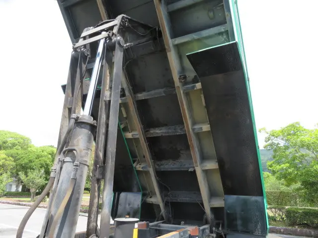 いすゞ フォワード QKG-FVZ34U2(6x4)の写真26