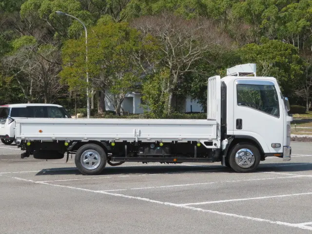 いすゞ エルフ BKG-NNR85AR(2WD)の写真5