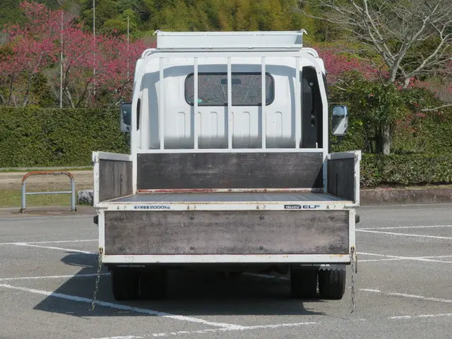 いすゞ エルフ BKG-NNR85AR(2WD)の写真9