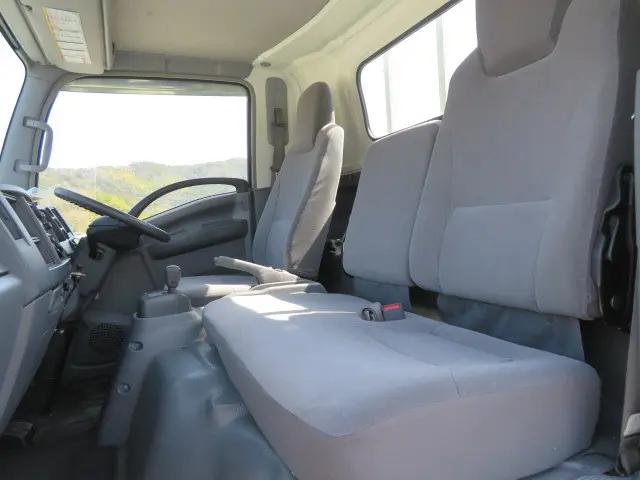 いすゞ エルフ BKG-NNR85AR(2WD)の写真12