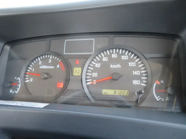 いすゞ エルフ BKG-NNR85AR(2WD)の写真14