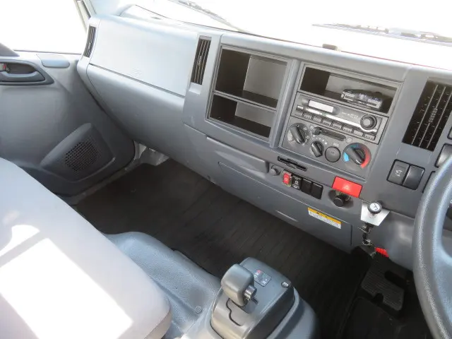 いすゞ エルフ BKG-NNR85AR(2WD)の写真17