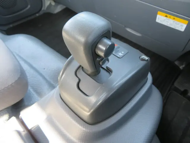 いすゞ エルフ BKG-NNR85AR(2WD)の写真18