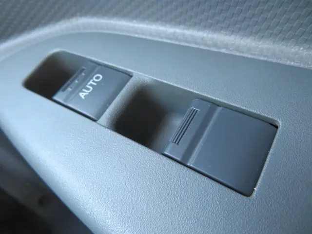 いすゞ エルフ BKG-NNR85AR(2WD)の写真19