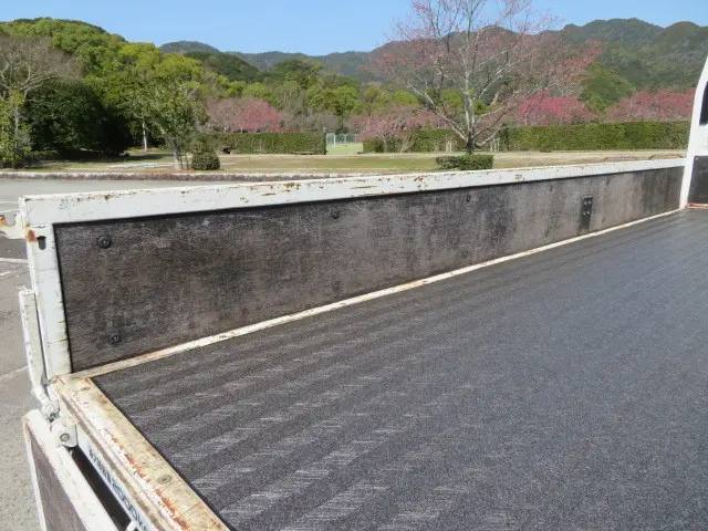 いすゞ エルフ BKG-NNR85AR(2WD)の写真23