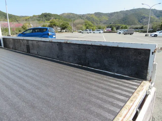 いすゞ エルフ BKG-NNR85AR(2WD)の写真24