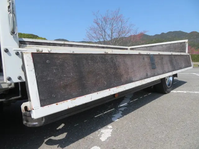 いすゞ エルフ BKG-NNR85AR(2WD)の写真27