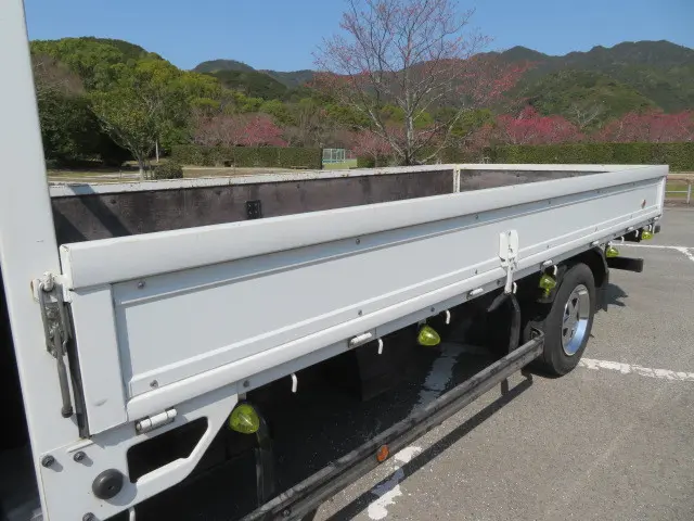 いすゞ エルフ BKG-NNR85AR(2WD)の写真28