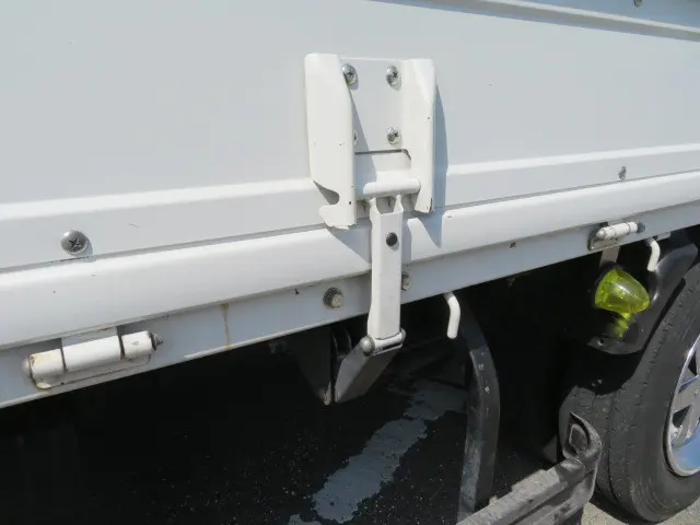 いすゞ エルフ BKG-NNR85AR(2WD)の写真32