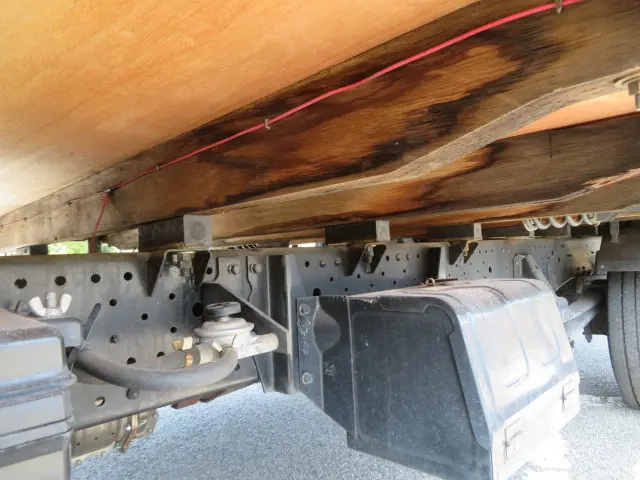 いすゞ エルフ BKG-NNR85AR(2WD)の写真38