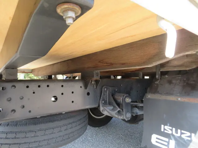 いすゞ エルフ BKG-NNR85AR(2WD)の写真40