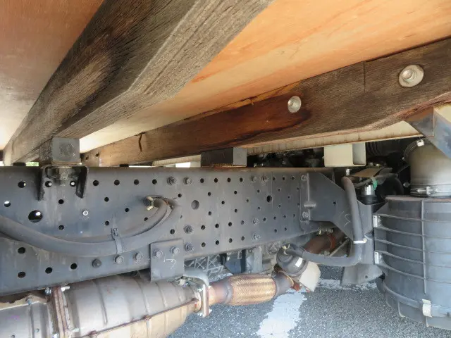 いすゞ エルフ BKG-NNR85AR(2WD)の写真41