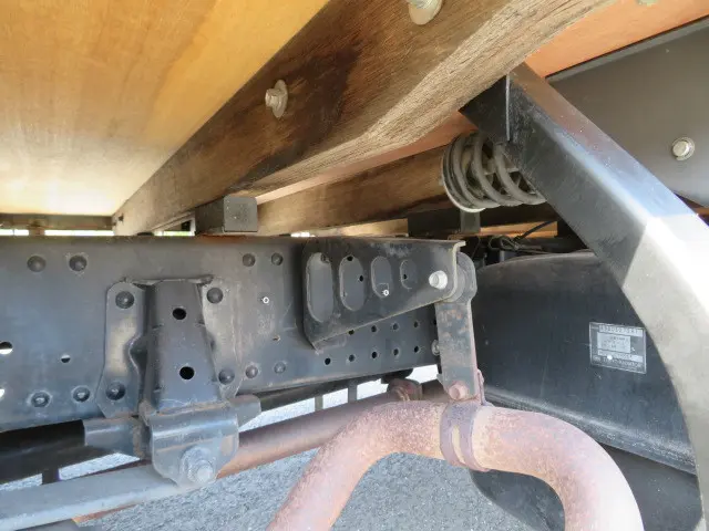 いすゞ エルフ BKG-NNR85AR(2WD)の写真42