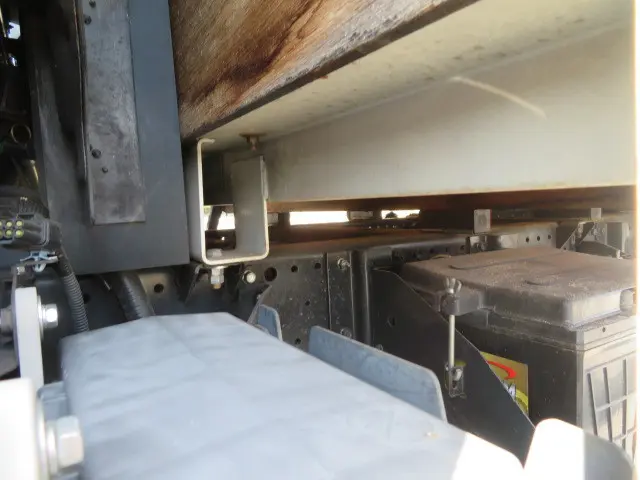 いすゞ エルフ BKG-NNR85AR(2WD)の写真43