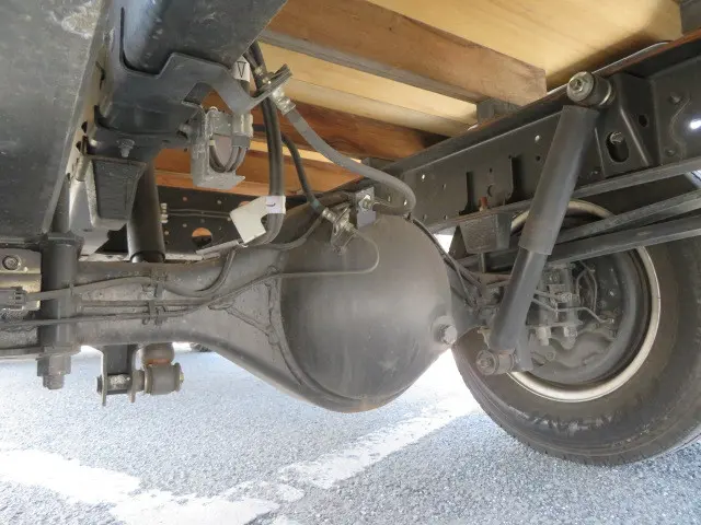 いすゞ エルフ BKG-NNR85AR(2WD)の写真45