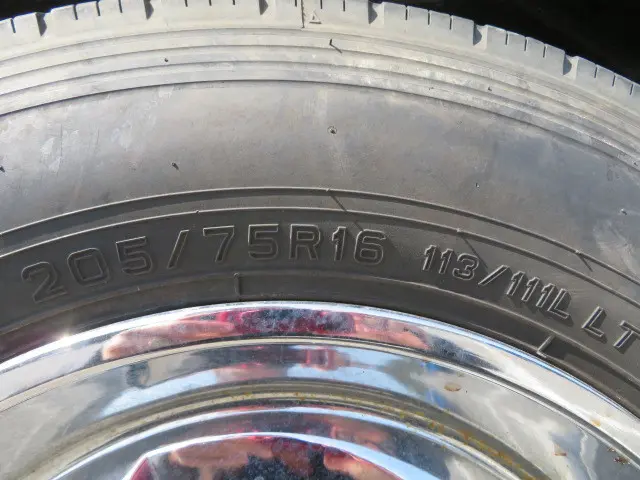 いすゞ エルフ BKG-NNR85AR(2WD)の写真48