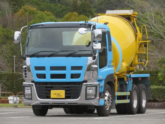 いすゞ ギガ QKG-CXZ77AT(6x4)の写真2
