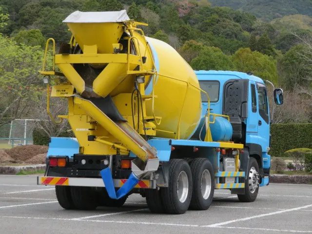 いすゞ ギガ QKG-CXZ77AT(6x4)の写真3