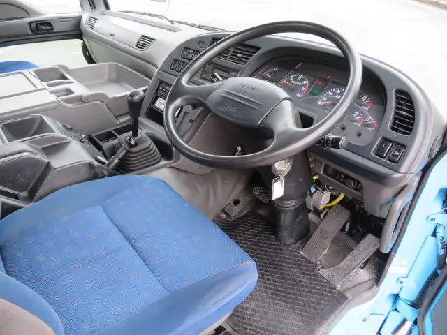 いすゞ ギガ QKG-CXZ77AT(6x4)の写真9