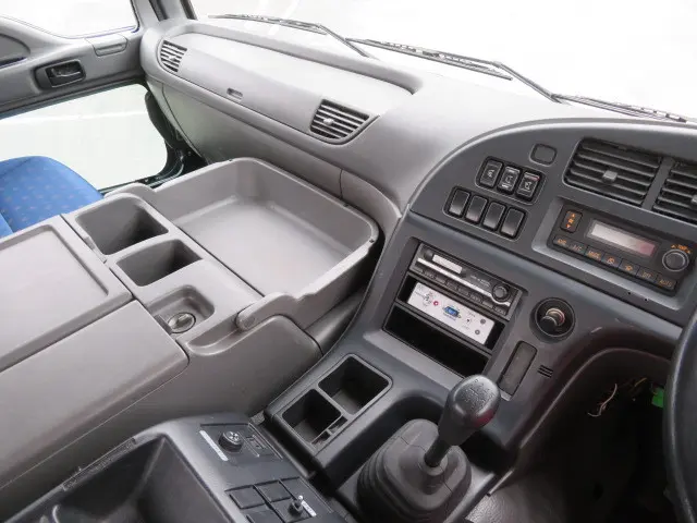 いすゞ ギガ QKG-CXZ77AT(6x4)の写真13