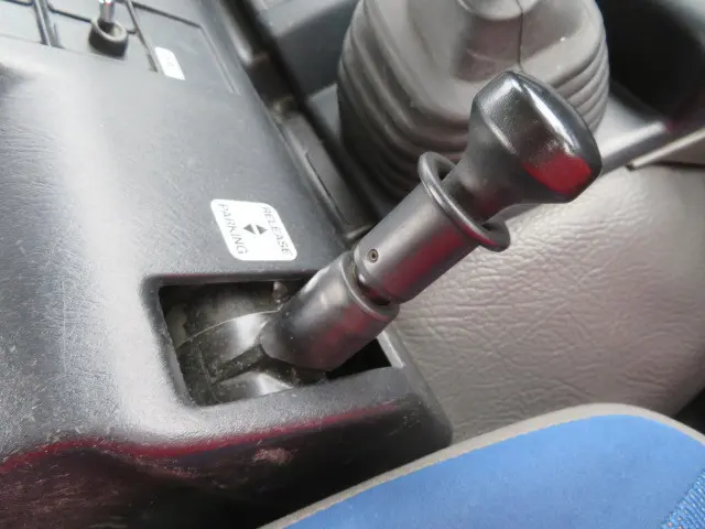 いすゞ ギガ QKG-CXZ77AT(6x4)の写真16