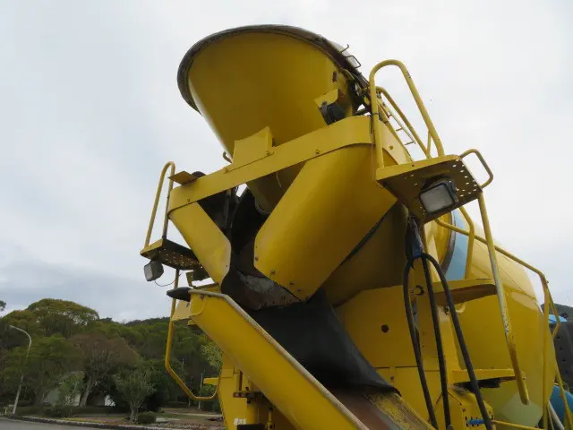 いすゞ ギガ QKG-CXZ77AT(6x4)の写真31