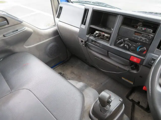 いすゞ エルフ BKG-NJR85A(2WD)の写真15