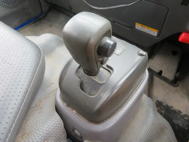 いすゞ エルフ BKG-NJR85A(2WD)の写真16