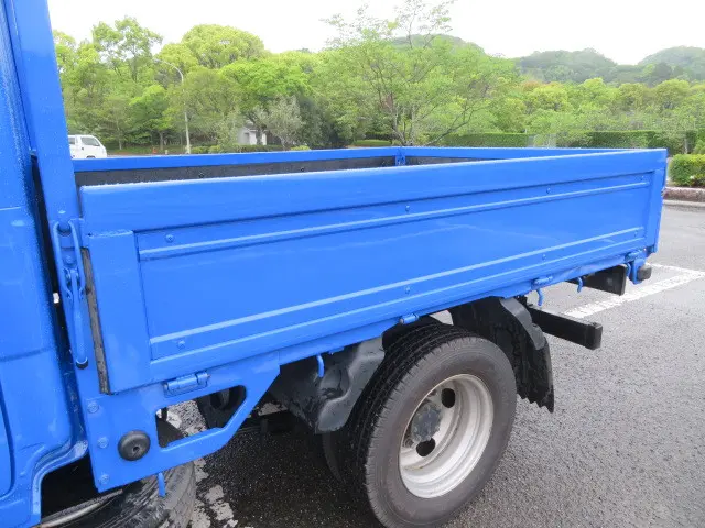 いすゞ エルフ BKG-NJR85A(2WD)の写真30