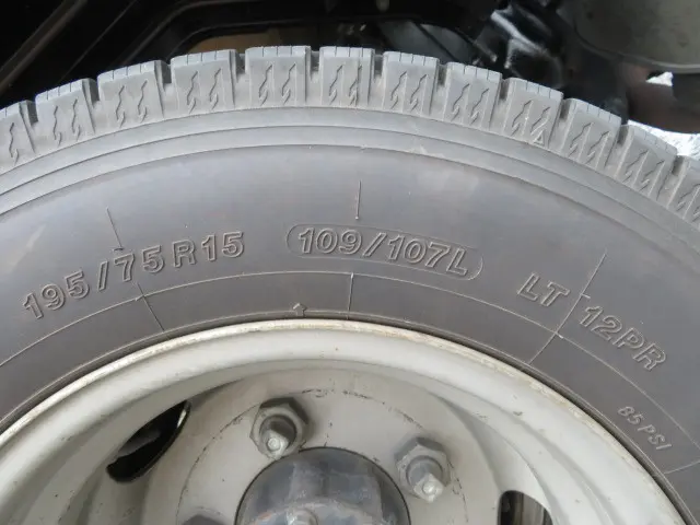 いすゞ エルフ BKG-NJR85A(2WD)の写真45