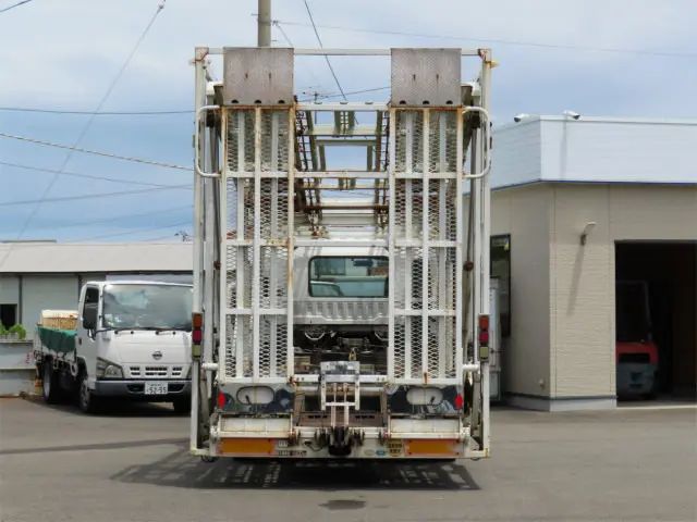 いすゞ フォワード LKG-FTR90S2(2WD)の写真8