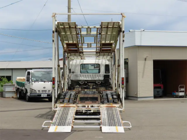 いすゞ フォワード LKG-FTR90S2(2WD)の写真9