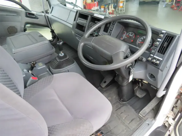 いすゞ フォワード LKG-FTR90S2(2WD)の写真10