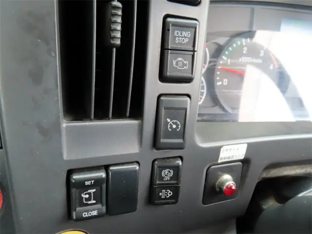 いすゞ フォワード LKG-FTR90S2(2WD)の写真15