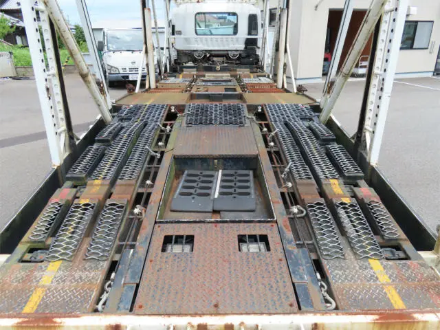 いすゞ フォワード LKG-FTR90S2(2WD)の写真22