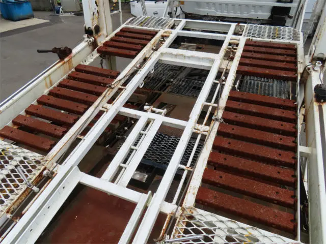 いすゞ フォワード LKG-FTR90S2(2WD)の写真30