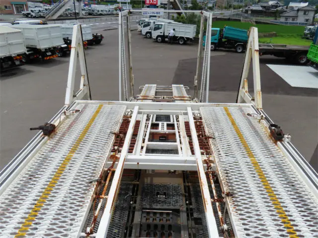 いすゞ フォワード LKG-FTR90S2(2WD)の写真37