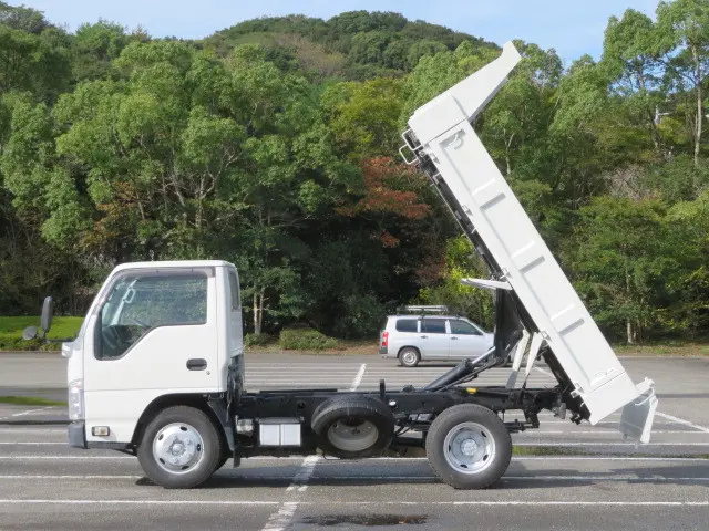 いすゞ エルフ TPG-NKR85AN(2WD)の写真12