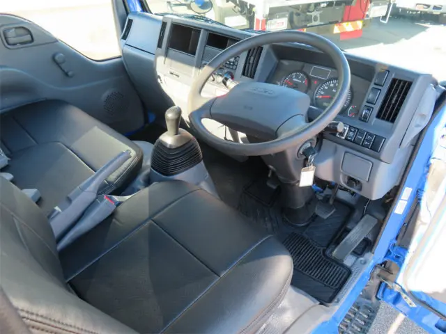 いすゞ エルフ TPG-NKR85AN(2WD)の写真9