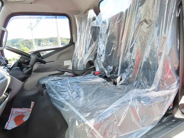 三菱 キャンター 2RG-FEAV0(2WD)の写真13