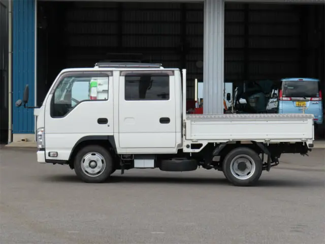 いすゞ エルフ 2RG-NJR88A(2WD)の写真4