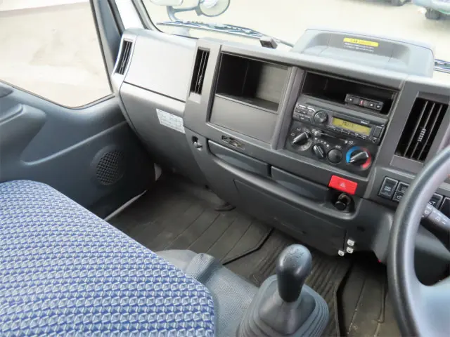 いすゞ エルフ 2RG-NJR88A(2WD)の写真14