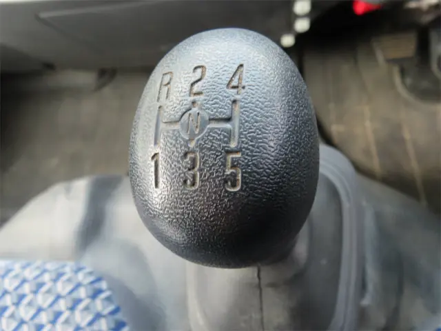 いすゞ エルフ 2RG-NJR88A(2WD)の写真17