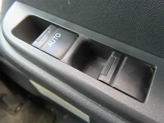 いすゞ エルフ 2RG-NJR88A(2WD)の写真18